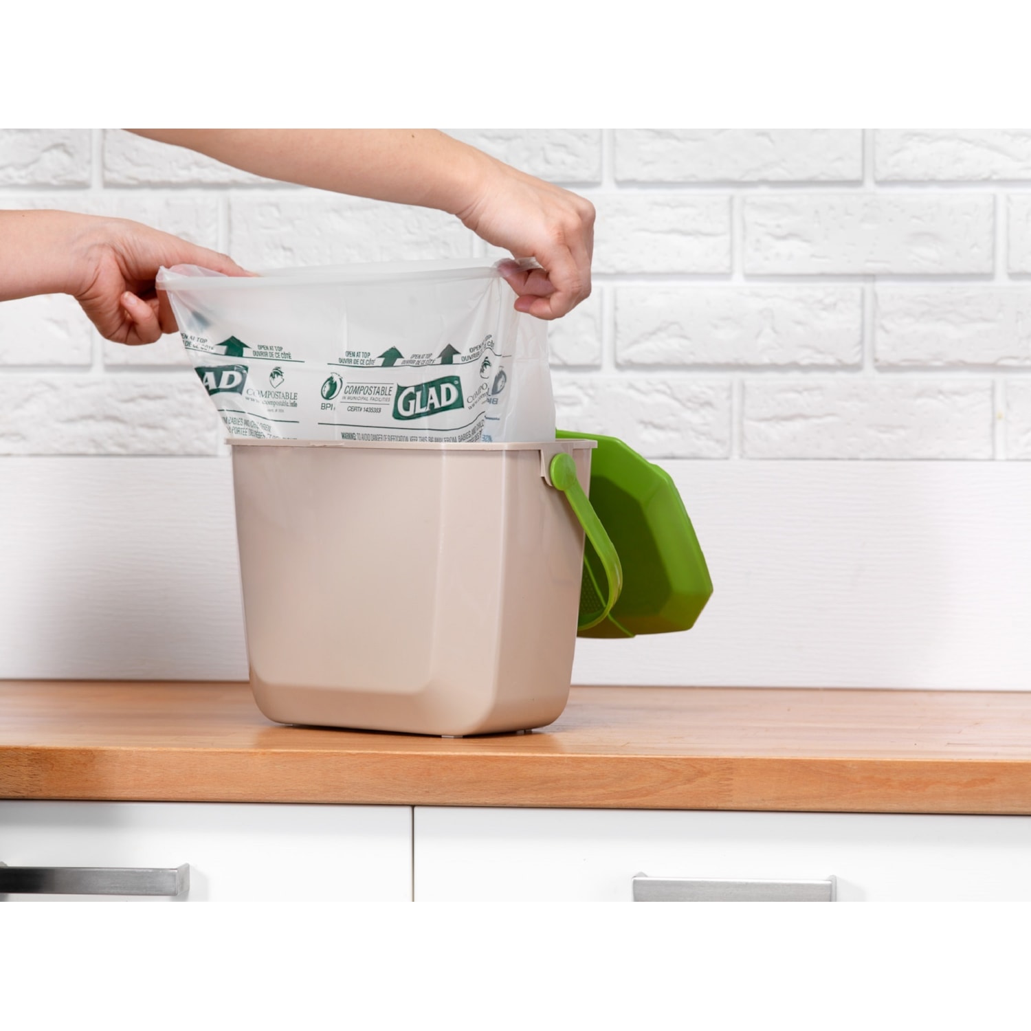 Glad 100 Compostable Bags Small 10 Litres Lemon scent, 20 Compost