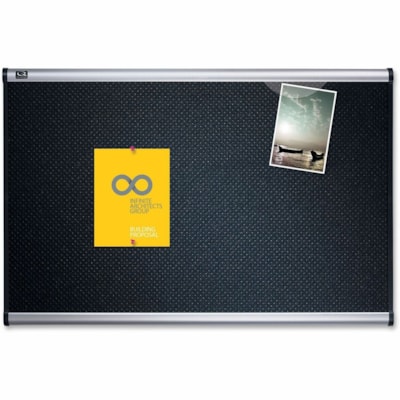 Quartet - Tableau d'affichage embossé Prestige - hauteur de la planche 24 po (609,60 mm) x largeur de la planche 36 po (914,40 mm) - Surface Noir Mousse - Auto-guérissant - Frame Argenté Aluminium - 1 chaque GAUFRE  MOUSSE COMPACTE RETENANT BIEN LES PUNAISES