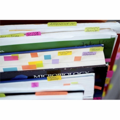 Post-it® - Paquet économique de languettes - largeur de drapeau/note 1/2 po (12,70 mm) - Rectangulaires, Flèche - Non ligné - Rouge, Bleu, Jaune, Vert, Pourpre, Rose, Bleu, Rouge, Jaune - Amovible, Autocollant - Distribluteur inclus - 328 / emballage 280 LANGUETTES ASSORT. INCLUS 48 LANGUETTES-FLÈCHE EN PRIME