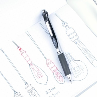 Pentel - Stylos rétractables RTX Deluxe - 0,3 mm (0,01 po) Pointe de stylo - Rechargeable - Rétractable - Ink Noir - A base de gel - 1 chaque PENTEL  RETRACTABLE  12/BOX 