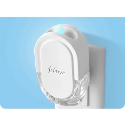 Febreze PLUG Linen & Sky - Oil - 26 mL - Linen & Sky - 45 Day - Phthalate-free, Formaldehyde-free, Inflammable - 1 Each LINEN & SKY 