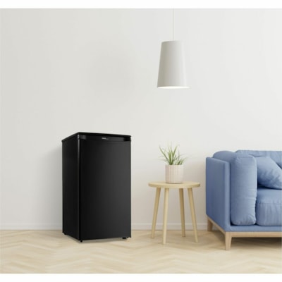 Danby Designer - Designer 3,3 cu. Réfrigérateur compact de 3,5 pi3 en noir - 93,45 L - Décongélation automatique - Réversible - 93,45 L Capacité nette totale - 259 kWh par An - Noir CAPACITé DE 93 L CONFORME à ENERGY STAR