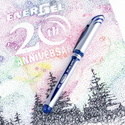 EnerGel - Stylos à encre gel liquide EnerGel Deluxe - 0,7 mm (0,03 po) Moyenne Pointe de stylo - Rechargeable - Ink Bleu - A base de gel - Barrel Argenté - 1 chaque FAIT DE 50% À MATÉRIEL RECYCLÉ 