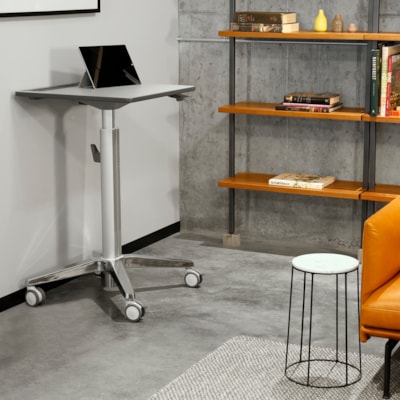 Ergotron - Bureau d'étudiant LearnFit - Top Stratifiés haute pression (HPL) Rectangulaire - Base Mélamine - 15 lb (6,80 kg) Capacité - Hauteur réglable - 33,5 po (850,90 mm) à 48,5 po (1231,90 mm) Adjustment - longueur du plateau de table 24 po (609,60 mm) x l   worksurface avec intergated cupholder   tablette