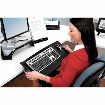Fellowes - Plateau clavier/souris Tilt n Slide - hauteur de 3,4 po (87,38 mm) x largeur de 11,5 po (292,10 mm) x profondeur de 29,3 po (742,95 mm) - Noir - 1 GESTION DU CLAVIER TILT'NSLIDE 