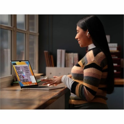 Apple MacBook Air MRXQ3C/A 13.6" Notebook - Apple M3 - 8 GB - 256 GB SSD - Canadian French Keyboard - Silver - Apple M3 Chip - 2560 x 1664 - macOS Sonoma - Apple - True Tone Technology, In-plane Switching (IPS) Technology, Liquid Retina Display - Front Camera/Webcam - 18 Hours Battery Run Time - IEE : Puce M3 d Apple avec process eur central 8 c urs