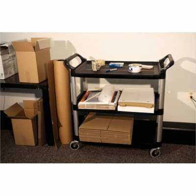 Rubbermaid Commercial - Chariot de service Xtra - 3 Plateau - 300 lb (136077,71 g) Capacité - 4 Roulette - Plastique - Frame Polyéthylène haute densité (HDPE) - Noir GRIS 