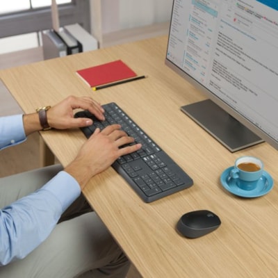 Logitech MK235 Wireless Keyboard and Mouse Combo for Windows, 2.4 GHz Wireless Unifying USB Receiver, 15 FN Keys, Long Battery Life, Compatible with PC, Laptop (French Layout) - USB Wireless RF Keyboard - French - USB Wireless RF Mouse - Optical - Scroll Wheel - AAA, AA - Compatible with PC DWRLS 