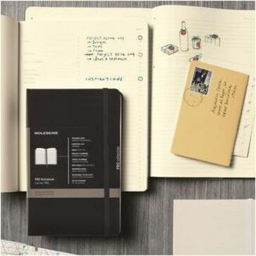 Moleskine - Carnet à couverture rigide Pro, noir, 5 po x 8 po - 8 Feuilles - 70 g/m² Grammage - hauteur de 8,27 po (210 mm) x largeur de 5,12 po (130 mm) - Paper Ivoire - Cover Noir - Cartonné, Coin rond, Fermeture par élastique, Feuille de garde, Papier sans acide, Ruban mar BLACK  5  X 8    PRO FORMAT HARD COVER  ACID FREE PAPER