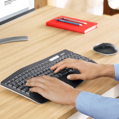 Logitech® MK850 Performance Wireless Keyboard and Mouse Combo (French Layout) - USB Wireless Bluetooth/RF Keyboard - French - USB Wireless Bluetooth/RF Mouse - Optical - 1000 dpi - Scroll Wheel - AAA, AA - Compatible with Smartphone, Desktop Computer, Notebook for Windows, Mac  