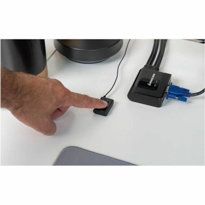 IOGEAR GCS22u 2-Port USB KVM Switch - 2 x 1 - 4 x Type A USB, 2 x HD-15 Monitor  with Cables and Remote - Max resolution: 2048 x 1