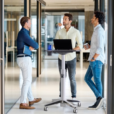 Ergotron - Bureau d'étudiant LearnFit - Top Stratifiés haute pression (HPL) Rectangulaire - Base Mélamine - 15 lb (6,80 kg) Capacité - Hauteur réglable - 33,5 po (850,90 mm) à 48,5 po (1231,90 mm) Adjustment - longueur du plateau de table 24 po (609,60 mm) x l   worksurface avec intergated cupholder   tablette