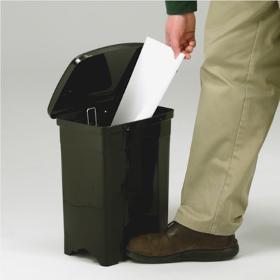 Safco - Collecteur de déchets à pédale 4 gallons en plastique - 15,14 L Capacité - hauteur de 15 po (381 mm) x largeur de 12 po (304,80 mm) x profondeur de 10 po (254 mm) - Plastique - Noir - 1 chaque  