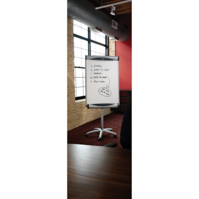 Quartet - Chevalet pour tableau effaçable à sec Euro - largeur de 27 po (685,80 mm) x hauteur de 41 po (1041,40 mm) - Surface Blanc Porcelaine - Frame Argenté Aluminium - Magnétique - 1 chaque PREMIUM  PORCELAINE DURABLE 24X41 PO  5 ROULETTES