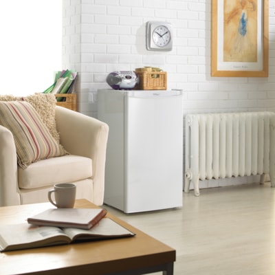 Danby Designer - Réfrigérateur compact Designer de 3,2 pi3 en blanc - 90,61 L - Dégivrage manuel - Sous le comptoir - Dégivrage manuel - Réversible - 218 kWh par An - Blanc - Lisse 91 L COMPACT REFRIGERATOR ENERGY STAR RATED