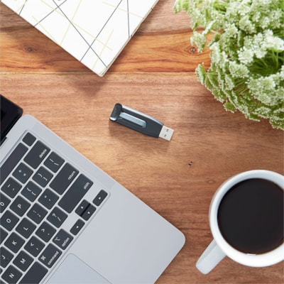 Microban - Clés USB 3.0 Store 'n' Go, bleu, vert et gris, 16 Go, emb. de 3 - 16 Go - USB 3.2 (Gen 1) Type A - Bleu, Vert, Gris - À vie Garantie - 3 / emballage BLEU  VERT  GRIS TYPE ESCAMOTABLE