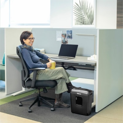 Fellowes Powershred® 6M Micro Cut Shredder - NA - Continuous Shredder - Micro Cut - 6 Per Pass - for shredding Staples, Credit Card, Paper Clip, Paper - 0.2" (3.97 mm) x 0.5" (12.70 mm) Shred Size - P-4 - 8.7" (220.98 mm) Throat - 7 Minute Run Time - 13.25 L Wastebin Capacity - Black P4. 8 75" THROAT. 3.5 GAL 5 MIN ON/30 MIN OFF.300' T/PUT
