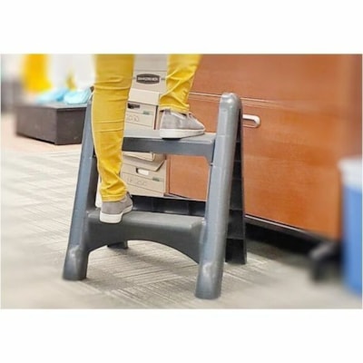 Globe - Escabeau pliant - 2 marches - 2 Marche - largeur de 19 po (482,60 mm) x profondeur de 19 po (482,60 mm) x hauteur de 23 po (584,20 mm) - Gris 19"W X 23"H PLIABLE  ANTIDéRAPANT