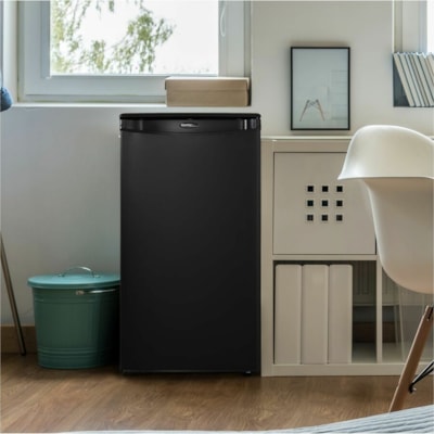 Danby Designer - Designer 3,3 cu. Réfrigérateur compact de 3,5 pi3 en noir - 93,45 L - Décongélation automatique - Réversible - 93,45 L Capacité nette totale - 259 kWh par An - Noir CAPACITé DE 93 L CONFORME à ENERGY STAR